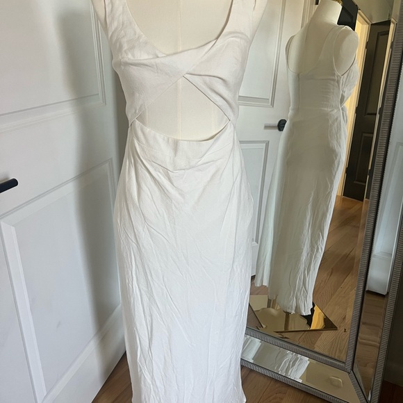 Petal & Pup White Twist Front Cutout Apollo Maxi Dress - Picture 4 of 8